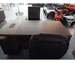 Executive table for boss