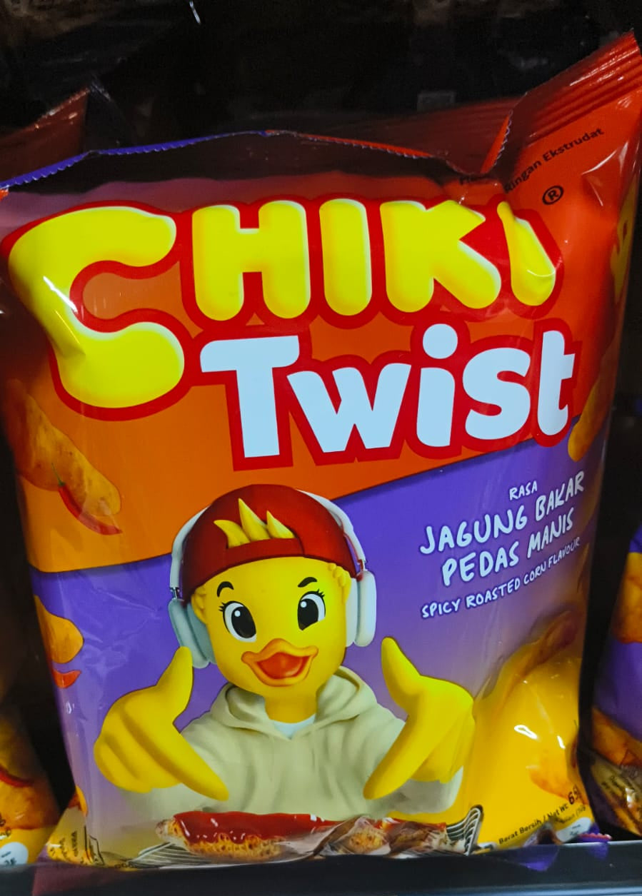 CHIKI TWIST SPICY ROASTED CORN CHIPS 65G #3113